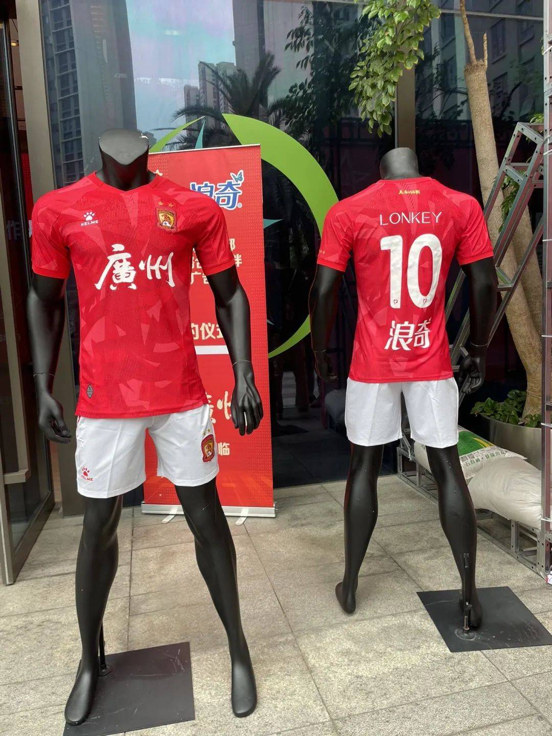 蜂鸟电竞入口-重磅！山东泰山赛前临场应变赛后广州队更衣室发声，犹他爵士今晨再遭质疑的简单介绍