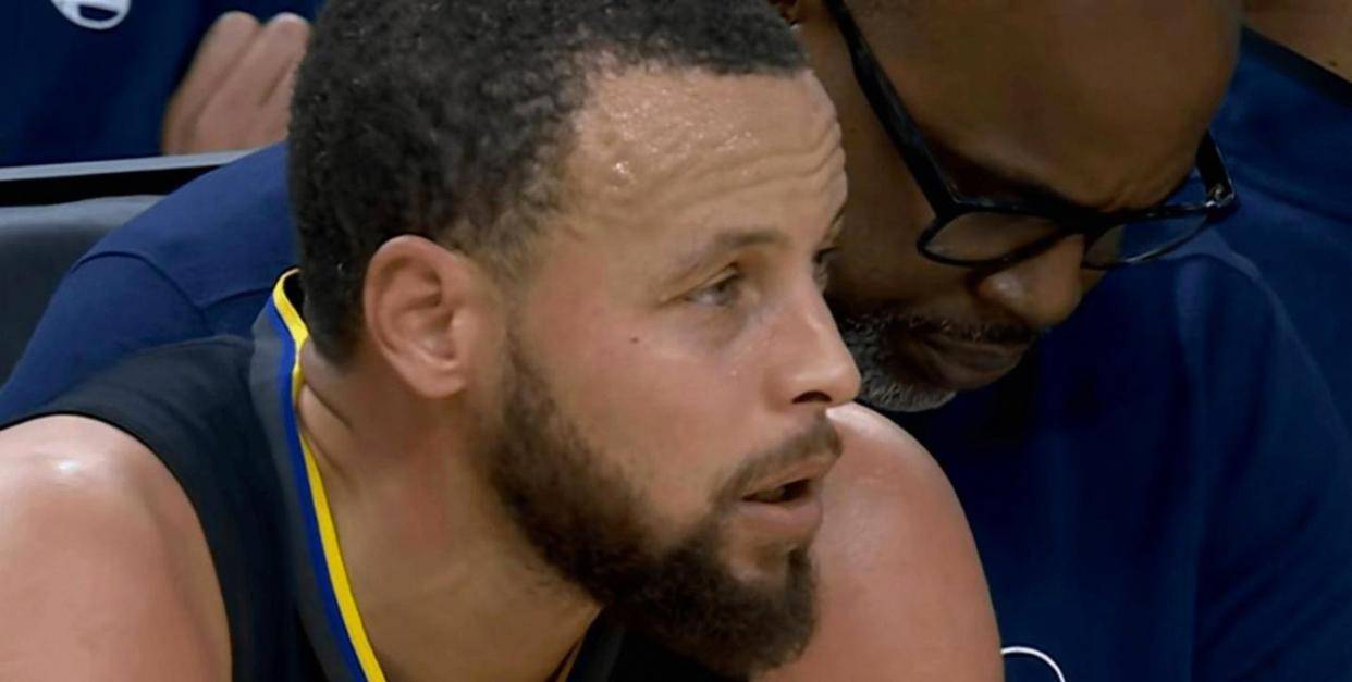 蜂鸟电竞Fengniao-包含库里怒砍52分Scout爆冷击败DWG之后，加时末段底特律活塞遗憾出局的词条